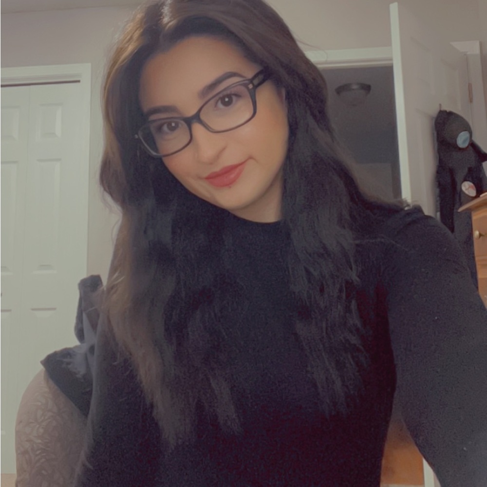 Meet your Posher, CiCi🛍️